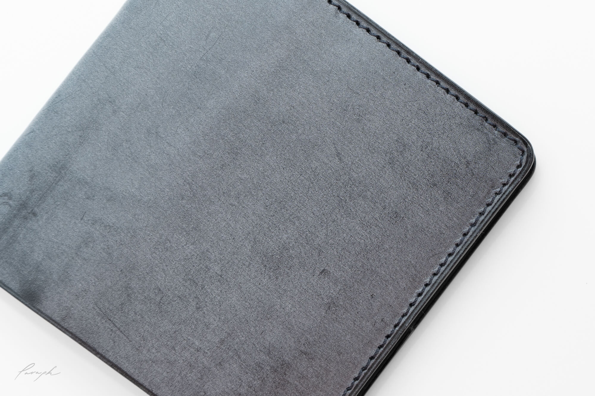 やっと出会えた最高の財布。究極の薄さを追求したミニマリスト必見の上質レザー財布「SYRINX Hitoe® Fold Less」先行レビュー